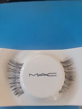 MAC Cosmetics Black Natural-Look False Eyelashes